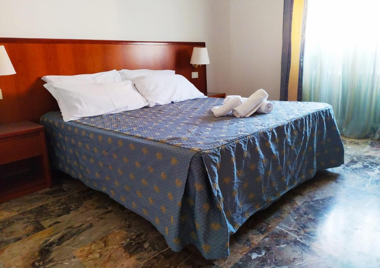 Domus Cesena Hotel Bagian luar foto