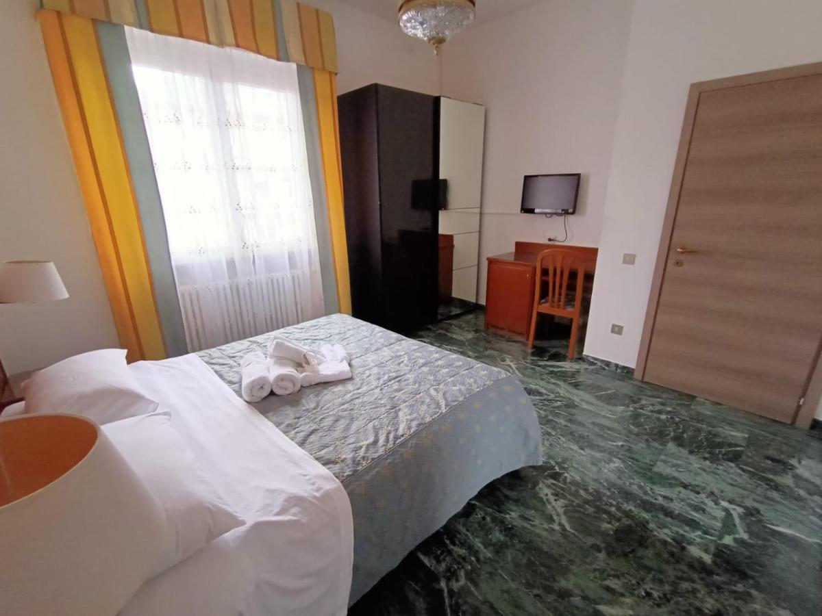 Domus Cesena Hotel Bagian luar foto