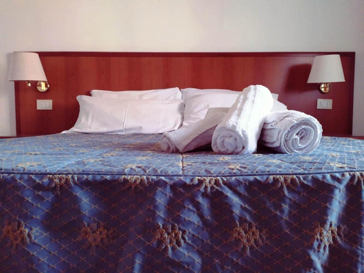 Domus Cesena Hotel Bagian luar foto