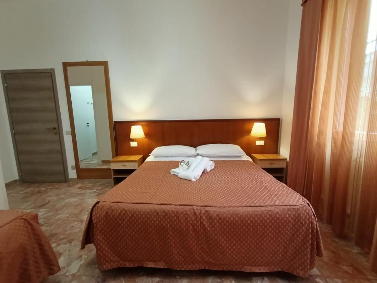 Domus Cesena Hotel Bagian luar foto
