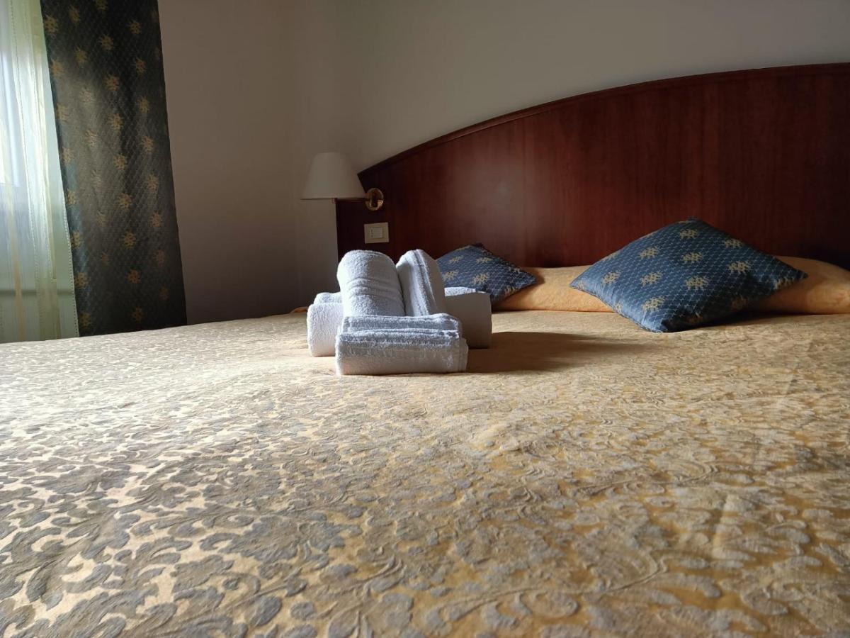 Domus Cesena Hotel Bagian luar foto