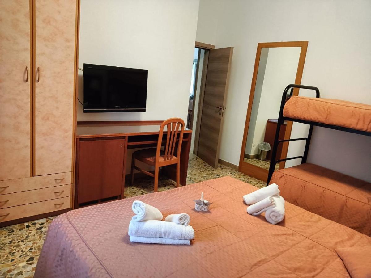 Domus Cesena Hotel Bagian luar foto