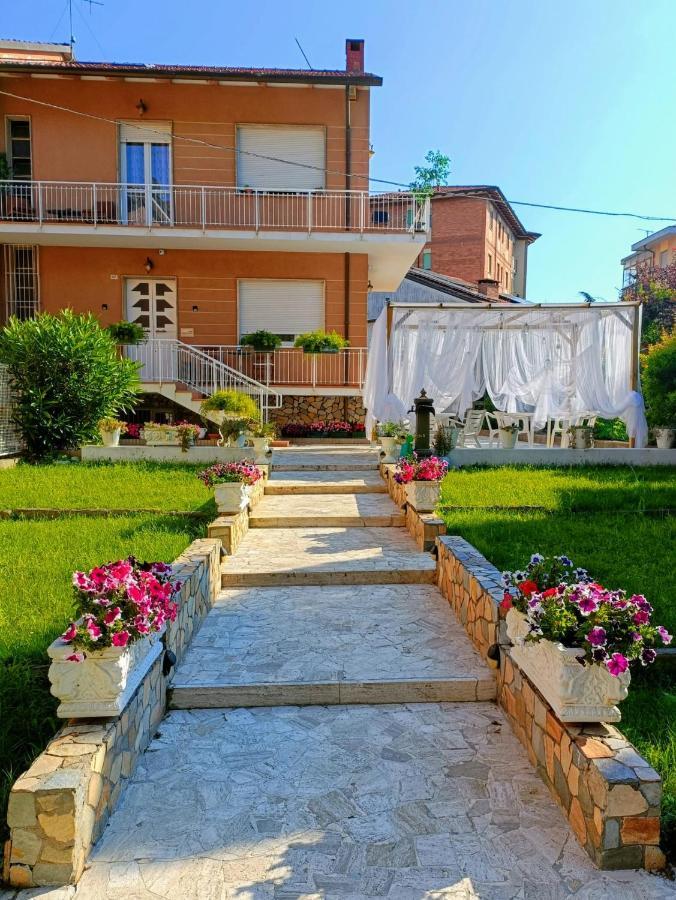 Domus Cesena Hotel Bagian luar foto