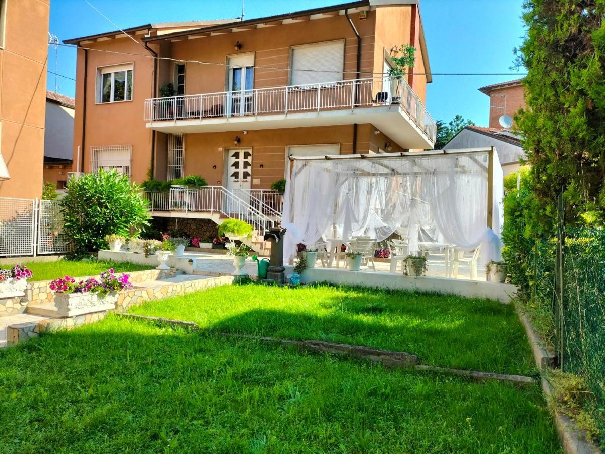 Domus Cesena Hotel Bagian luar foto