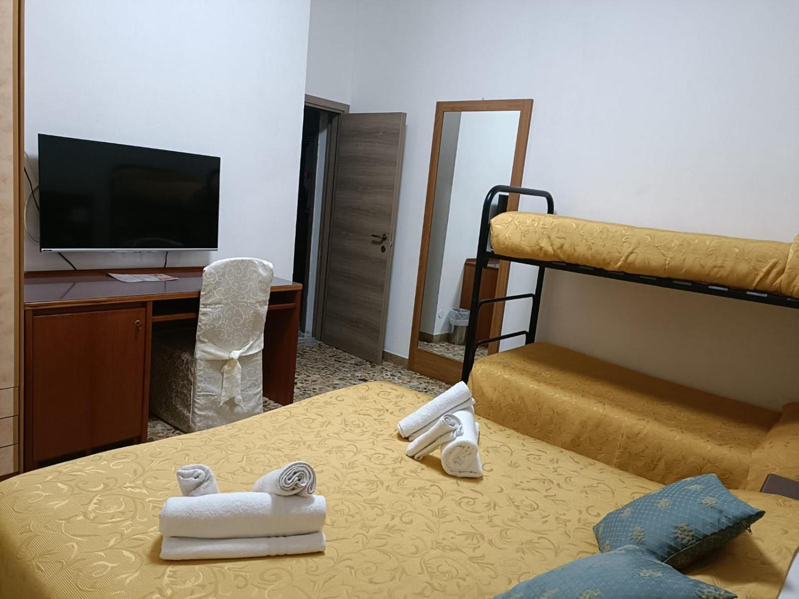 Domus Cesena Hotel Bagian luar foto