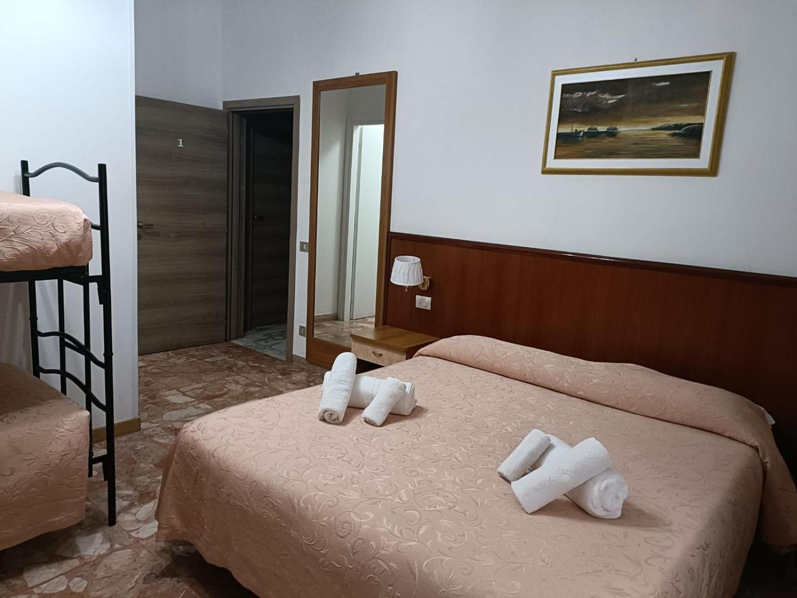 Domus Cesena Hotel Bagian luar foto