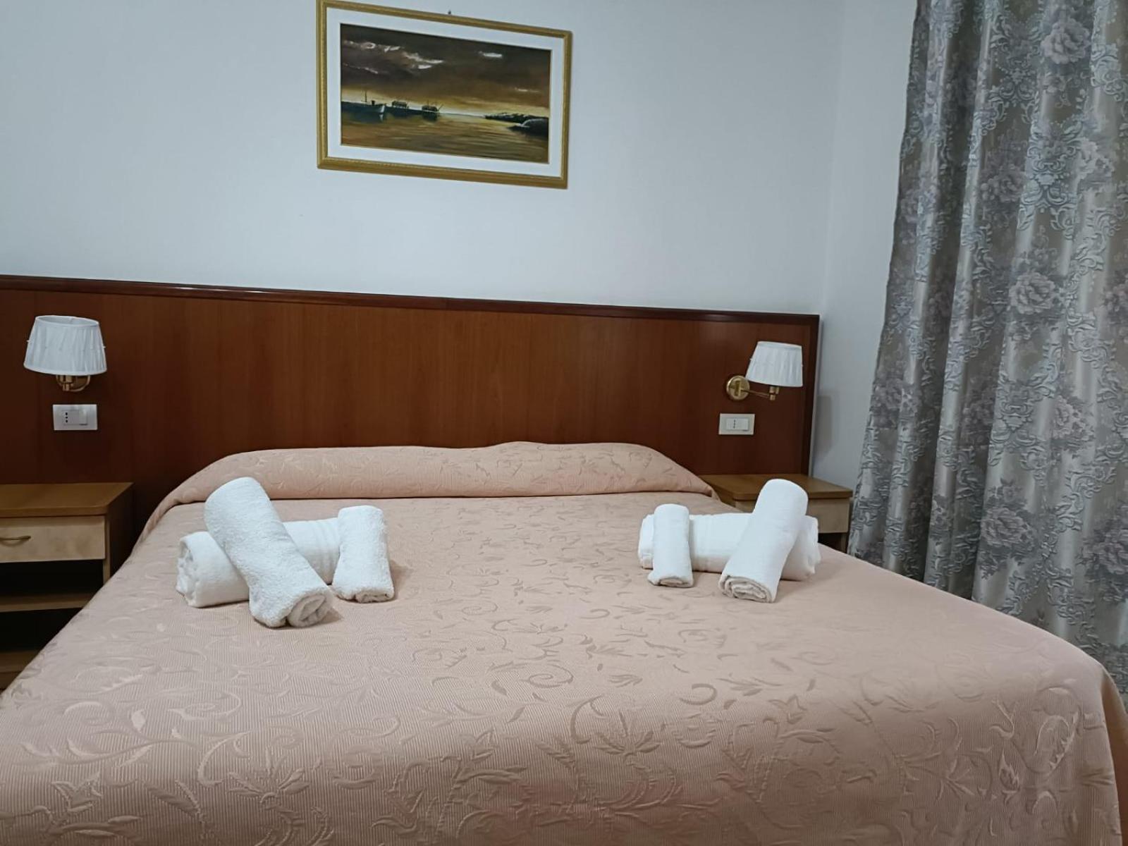 Domus Cesena Hotel Bagian luar foto